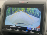 【バックカメラ】駐車時に後方がリアルタイム映像で確認できます。大型商業施設や立体駐車場での駐車時や、夜間のバック時に大活躍!運転スキルに関わらず、今や必須となった装備のひとつです!