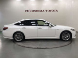 【まるごとクリーニング】シートを取り外し、車内を徹底洗浄。隅々まで丁寧に仕上げています。