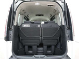 タテにもヨコにもワイドなテールゲート開口部と、低い開口部地上高により、重い荷物も簡単に積み込むことができます。広いラゲッジスペースで、普段使いから旅行まで、ざまざまなシーンで大活躍です。