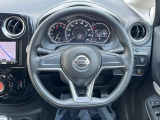 インテリアに合わせたデザインのステアリングは、運転される方のことも考え、運転しやすい形状、大きさです。是非一度、実際に触ってお確かめください。