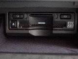 運転席お膝元にETCカード挿入口がございます。