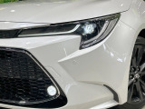 【LEDヘッドライト】悪天候や夜間走行時も良好な視界を確保し安心して運転できる高輝度LEDヘッドライトを装備!点灯速度が早く、消費電力も抑えられています。