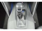 ハイブリッドカーですが運転操作は普通の車と変わりませんのでご安心ください。操作方法はスタッフが説明いたしますのでお気軽にご質問ください