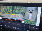 【パノラミックビューモニター】専用のカメラにより、上から見下ろしたような視点で360度クルマの周囲を確認することができます☆死角部分も確認しやすく、狭い場所での切り返しや駐車もスムーズに行えます。
