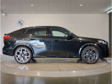 【BMWの伝統-3】BMWのお車は、&ldquo;駆け抜ける歓び&rdquo;を体現しております。走行の安定性とコーナリングの良さを追求し、思い通りにハンドルの操作可能です。