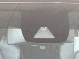 【トヨタセーフティセンス】走行中に前方の車両等を認識し、衝突しそうな時は警報とブレーキで衝突回避と被害軽減をアシスト。より安全にドライブをお楽しみいただけます。