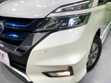 【LEDヘッドライト】悪天候や夜間走行時も良好な視界を確保し安心して運転できる高輝度LEDヘッドライトを装備!点灯速度が早く、消費電力も抑えられています。