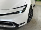 【LEDヘッドライト】悪天候や夜間走行時も良好な視界を確保し安心して運転できる高輝度LEDヘッドライトを装備!点灯速度が早く、消費電力も抑えられています。
