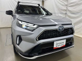 LEDヘッドライトです。デザイン性がよくとても明るいので、夜間の走行や悪天候でも安心です。しかも長寿命!