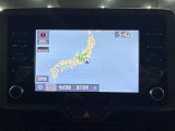 ディスプレイオーディオやカーナビは、現代のドライブにおいて欠かせない装備のひとつです。初めての場所でも迷いにくく、快適なルート案内で運転をサポートします。移動中のエンターテインメント性も高まります。