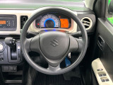 インテリアに合わせたデザインのステアリングは、運転される方のことも考え、運転しやすい形状、大きさです。是非一度、実際に触ってお確かめください。