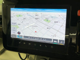 【ナビゲーション】目的地までしっかり案内してくれる使いやすいナビ。Bluetooth接続すればお持ちのスマホやMP3プレイヤーの音楽を再生可能!毎日の運転がさらに楽しくなります!!