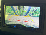 【バックカメラ】駐車時に後方がリアルタイム映像で確認できます。大型商業施設や立体駐車場での駐車時や、夜間のバック時に大活躍!運転スキルに関わらず、今や必須となった装備のひとつです!