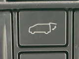 【パワーバックドア】スマートキーや運転席のボタンを押すだけでリアゲートが自動で開閉します!荷物を持っている時や、高い位置にあるバックドアを閉める際に便利な機能です♪