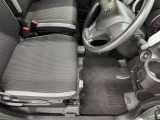 運転席シート足元です。