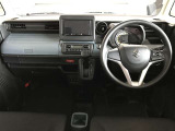 見通しのいい視界と最適なレイアウトで運転しやすいです。