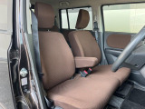 運転席シート廻りは使用感も少なく、良好な状態となっています。前オーナー様が丁寧に使っていたことがよくわかりますね。