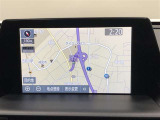 【SDナビゲーションシステム】運転中の視線移動が少なく済むよう遠方情報に8インチ遠視用ディスプレイ、手前にはタブレット感覚で操作できる7インチトヨタマルチオペレーションタッチを配置