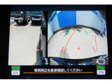 バックギアに入れるとバックカメラの映像がナビに映ります。障害物までの距離もわかりやすいです。