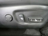 運転席のシート調整を電動で調整できます。無段階調整なので、どなたにもピッタリの調整が可能です。