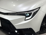 【LEDヘッドライト】悪天候や夜間走行時も良好な視界を確保し安心して運転できる高輝度LEDヘッドライトを装備!点灯速度が早く、消費電力も抑えられています。