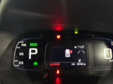 視認性に優れたメーターを採用しており、走行中でも車速や情報が分かりやすく表示されます。運転時の視線移動をむりのない範囲に抑え、快適で安心感のあるドライブをサポートします。