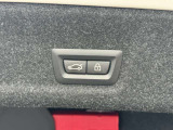 電動リアゲート装備。バンパー下でのキックオープン&クローズ機能も装備です。