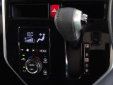 車内を快適に、オートエアコンを装備しています。