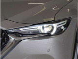【LEDヘッドライト】省電力で長寿命の明るく運転しやすいLEDヘッドランプです。明るく照らすので暗い夜道からお客様を守ってくれます。お近くの広島マツダまでお越しください。