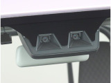 ステレオカメラとソナーセンサーが歩行者や先行車、障害物などのさまざまな情報を的確に捉え、運転者に注意を促したり、緊急ブレーキを作動。多彩な安全機能があなたのドライブをアシストするスマートアシスト付です