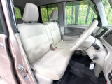 運転席シート廻りは使用感も少なく、良好な状態となっています。前オーナー様が丁寧に使っていたことがよくわかりますね。