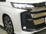 LEDヘッドライトです。デザイン性がよくとても明るいので、夜間の走行や悪天候でも安心です。しかも長寿命!