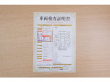 【車両検査証明書】店頭にて、クルマの状態が一目で分かる査証明書を公開中。トヨタ認定検査員が厳しく検査し、状態を点数と図解で表示しています。修復歴はもちろん、傷やヘコミの箇所や程度がご確認いただけます。