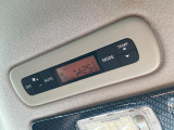 【オートエアコン】一度お好みの温度に設定すれば、車内の温度を検知し風量や温度を自動で調整。暑い&hellip;寒い&hellip;と何度もスイッチ操作をする必要はありません。快適な車内空間には必須の機能ですね♪