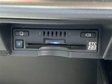 ◆【ETC2.0(DSRC/ITSスポット)】ETCカードを挿入すれば料金所はノンストップで通過できます。ETC限定の割引や、高速道路の情報提供サービスを利用できます。