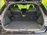 積み下ろしのしやすいデッキにはたっぷりと荷物を積み込んでいただけます。遊びから仕事まで、様々なシーンで頼れます♪