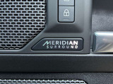 【MERIDIANサラウンドサウンドシステム】低音から高音までをクリアに再現し車内に臨場感溢れる音響空間を提供致します。