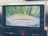【バックカメラ】駐車時に後方がリアルタイム映像で確認できます。大型商業施設や立体駐車場での駐車時や、夜間のバック時に大活躍!運転スキルに関わらず、今や必須となった装備のひとつです!