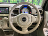 インテリアに合わせたデザインのステアリングは、運転される方のことも考え、運転しやすい形状、大きさです。是非一度、実際に触ってお確かめください。