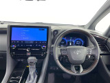 運転席まわりです。 各操作スイッチは使いやすい位置に配置されてます。