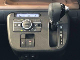温度を設定すれば、自動で車内の温度管理をしてくれる優れものです♪ATミッションで運転楽々