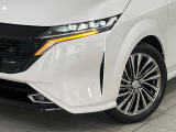 【シーケンシャルターンランプ付きLEDヘッドライト】人気の『流れるウィンカー』付きのLEDヘッドライトを装備♪高級感はもちろん、点灯時は存在感たっぷりで他車からも認識されやすく安心です。