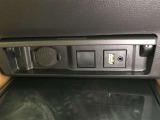 ナビゲーション用USB/AUX入力端子(音声)です。
