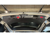 ドアハンドルには握りやすいグリップ形状が採用されています。万一の事故の際など、車内に残された乗員を救出する為、外部からドアを開けやすいようになっています。