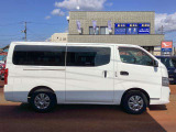 ご成約のおクルマ全て、エンジンオイルを交換してご納車させていただきます!また、点検時に消耗品の状態確認も行い必要に応じて新品交換させていただきます!