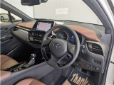 見通しのよいすっきりとした視界で、誰でも運転しやすいです。運転のしやすさは疲れにくさにも繋がりますよ♪