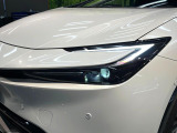 【LEDヘッドライト】悪天候や夜間走行時も良好な視界を確保し安心して運転できる高輝度LEDヘッドライトを装備!点灯速度が早く、消費電力も抑えられています。
