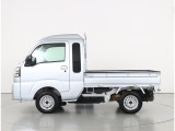 中古車は1台として同じコンディションのものは存在しないため、安心しておクルマをお選びいただけるよう、信頼のおける第三者機関が基準に従い、車両の品質と状態をチェックし、評価するのが「第三者評価」です。