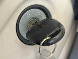【キーレス】少し離れた場所からでもボタン一つでドアの開錠・施錠ができるのでとっても便利!ドアの鍵穴周りに傷をつけることもありません♪