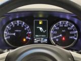 【メーターまわり】ドライバーから見やすい位置にあって安全運転に寄与します。マルチインフォメーションディスプレイでは、クルマに関する情報の確認はもちろん、各種安全機能・装備のON/OFFも設定可能。